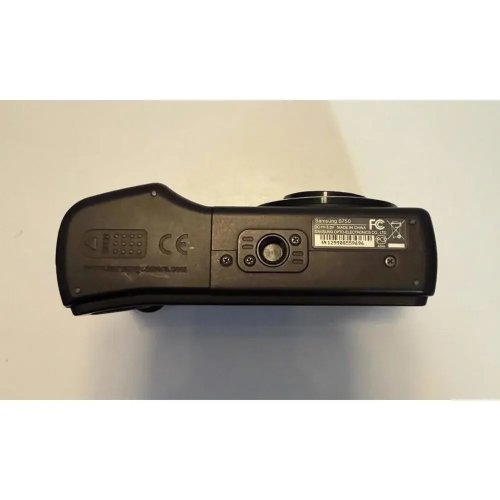 Samsung S750 Digital Camera 7.2 MP Compact Point & Shoot